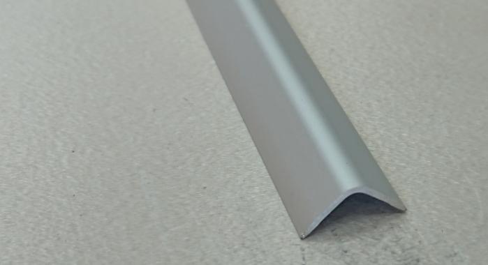 Угол алюминиевый ПА-10*10 (Серебро матовое)